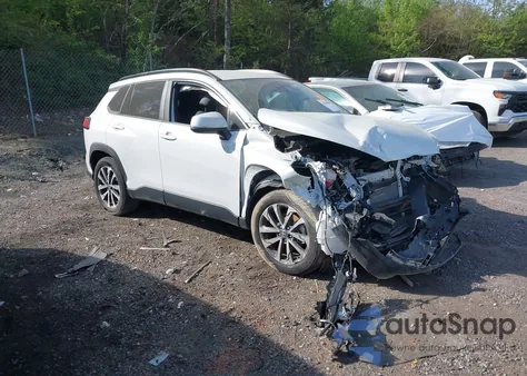 2022 Toyota Corolla Cross Xle z USA, uszkodzony, nr VIN 7MUEAAAG2NV026579